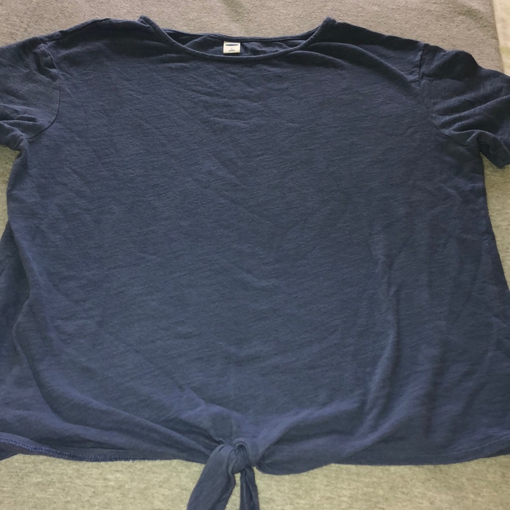 BLUE BLOUSE, TIE KNOT FRONT.